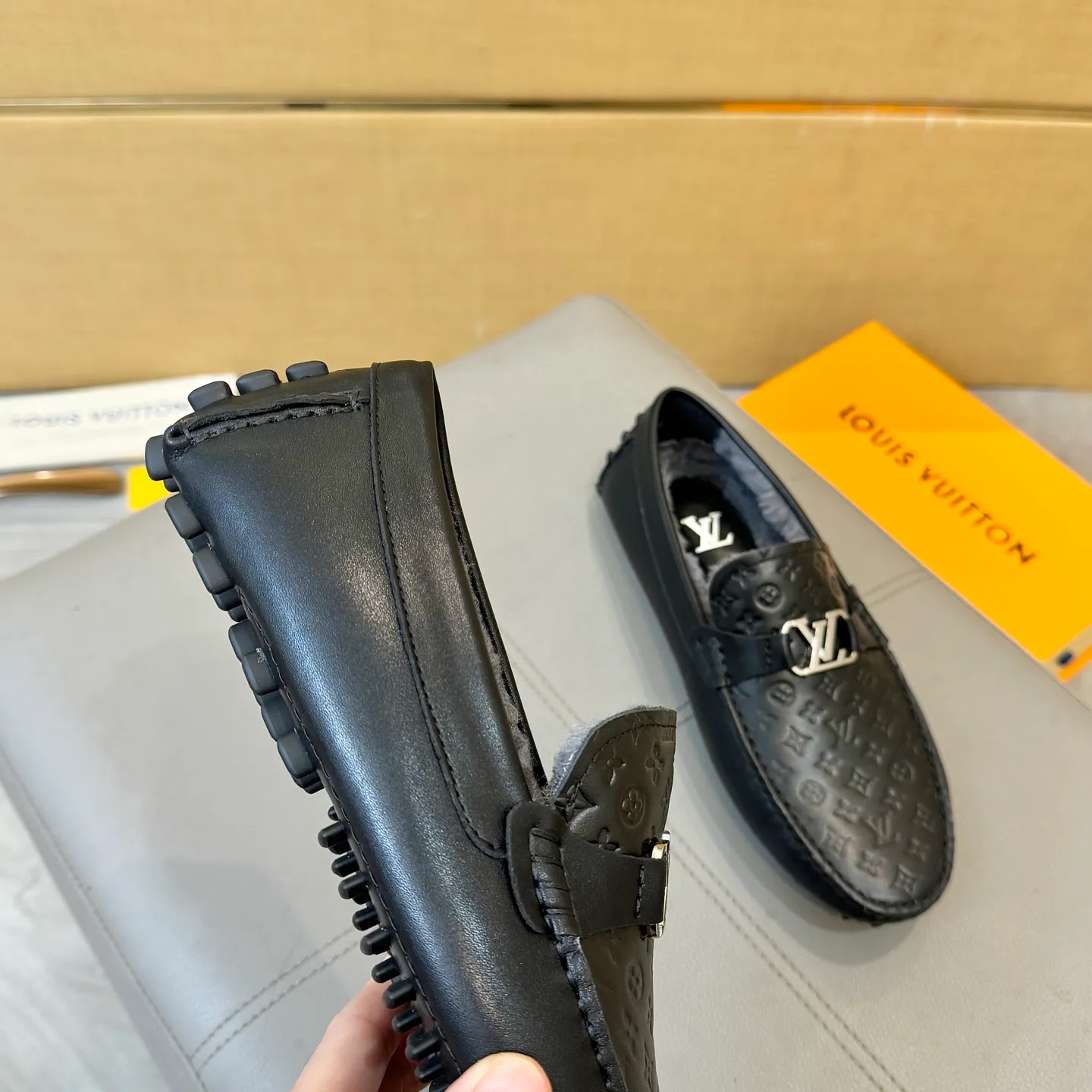 Factory price: 460💰 [LV] Autumn and winter style fur integrated 2025 men's beanie shoes (market top version) first layer cowhide ➕ real wool lining original packaging. Size: 38-45